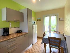 Maison avec jardin clos à 250m de la mer, 3 chambres, parking, Trégastel - FR-1-368-438