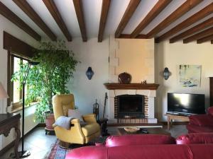 Gîte de Charme avec Piscine Privée et Jardin - 7 Pers - FR-1-489-575