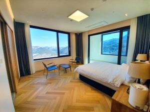 Romyzian Garden Mountain House