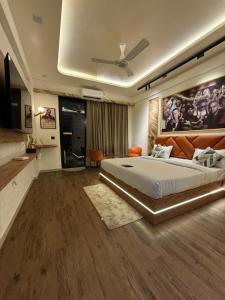 Luxe Studio Apartment with balcony -High rise