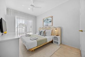 Silver Sands Sanctuary - 6BR Beachside Luxury