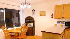 Airport Aurora Bora Bungalow - near airport and shopping