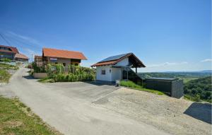 Stunning Home In Veliko Trgovisce