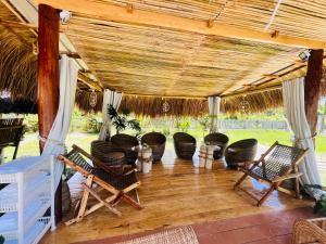 La Palapa Inn Port Barton