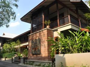 Baan Lapoon Hotel