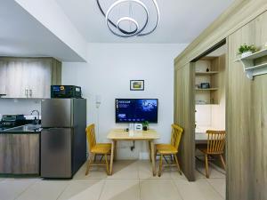 1BR Condotel with Balcony at FAME Residences #FM08-1