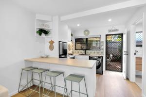 Belle Escapes Palm Rose