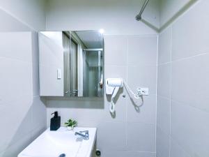 1BR Condotel with Balcony at FAME Residences #FM09-1