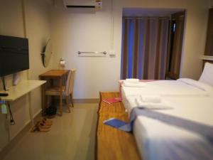 THOUSAND-TEN THOUSAND HOTEL