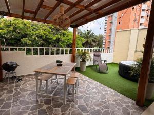 Refugio entre arboles, apartaestudio cerca a holguines, y el club campestre