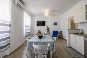 Comfy 2-Bedroom in Great Location close to it all