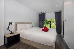 Duplex in NaiHarn Residence near the Beach, UTL B325