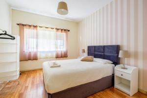 Spacious 3 BRs Apartment, steps to Joaos station