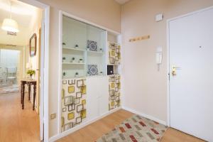 Spacious 3 BRs Apartment, steps to Joaos station