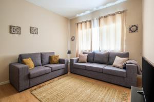 Spacious 3 BRs Apartment, steps to Joaos station
