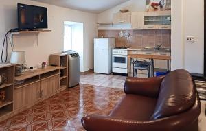 Amazing Home In Koromacno