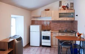 Amazing Home In Koromacno