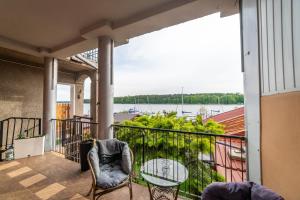 Pokój z tarasem na jezioro, Mikołajki