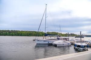 Pokój z tarasem na jezioro, Mikołajki