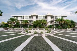 Pure Sunset Beach - Ocean View Room, Pattaya