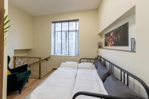 City Center Apartment, Walk to Beach & Sea Garden