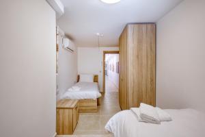 New! Spacious 4-Bedroom Duplex apartment by SF Homes