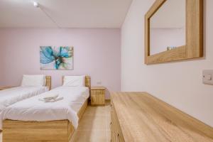 New! Spacious 4-Bedroom Duplex apartment by SF Homes