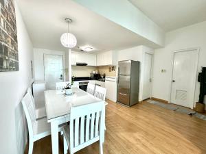 Luxury 2 bedrooms Condo by Notre-Dame