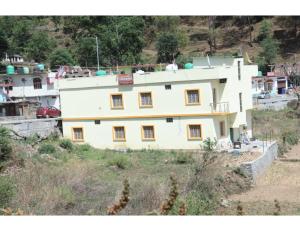 Hotel JP Palace & Restaurant, Khurmola