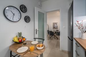 The rock view apartment