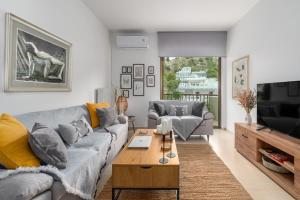 The rock view apartment