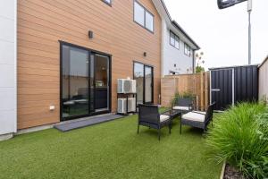 Stylish City Fringe 2 Bedroom House