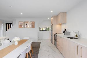 Stylish City Fringe 2 Bedroom House