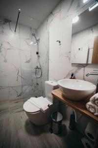 A rustic private cottage with 1 bedroom in center