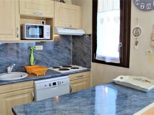 Appartement cosy à Risoul 1850 : 2 pièces, coin montagne, 6 couchages, ski aux pieds, terrasse sud - FR-1-330-125