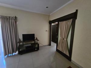 Cempaka Apartment Surfaris Inn