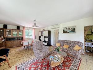 Appartements Charmante maison avec jardin : photos des chambres