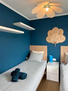 Charming Penthouse - Sunny - Terrace - Close to Sea and Restaurants