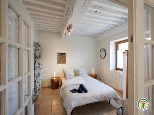 "La bâtisse des prés"