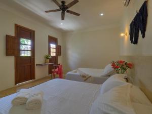 Colonial Charm, City Center, 2 BR- 10min walk to Cathedral, Pool, Private House