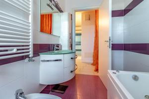 Airport Marco Polo -free park-