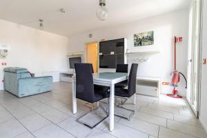 Airport Marco Polo -free park-