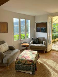 Provençal House With Views Over Claviers
