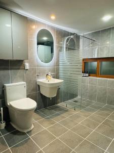 Spring of Mapo 201, 5 minutes on foot from Hongik University Station