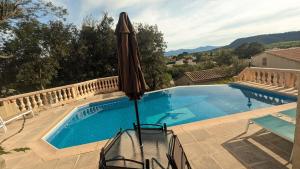 Villa provençale, clim et piscine, proche centre Vidauban