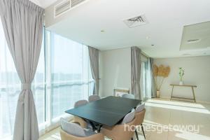 HomesGetaway -Fanciful 1BR Apartment in JLT Lake View