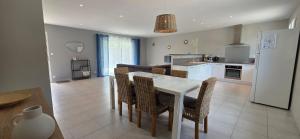 Maisons de vacances Les dentelles Evasion Provencale Villa avec Piscine et jardin : photos des chambres