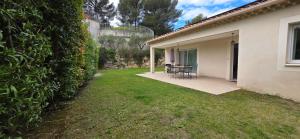 Maisons de vacances Les dentelles Evasion Provencale Villa avec Piscine et jardin : photos des chambres