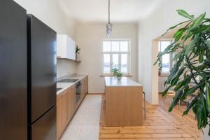 Charming flat with beautiful riverside views