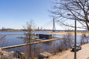 Charming flat with beautiful riverside views